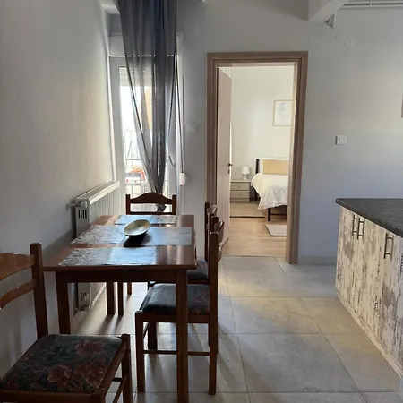 Apartament A Beautiful House In *
